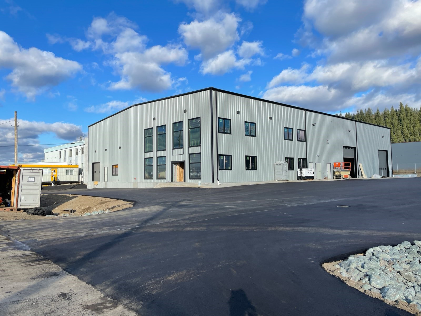 Perfect Combo: A Pre-engineered Steel Building with Steel Wall Panels